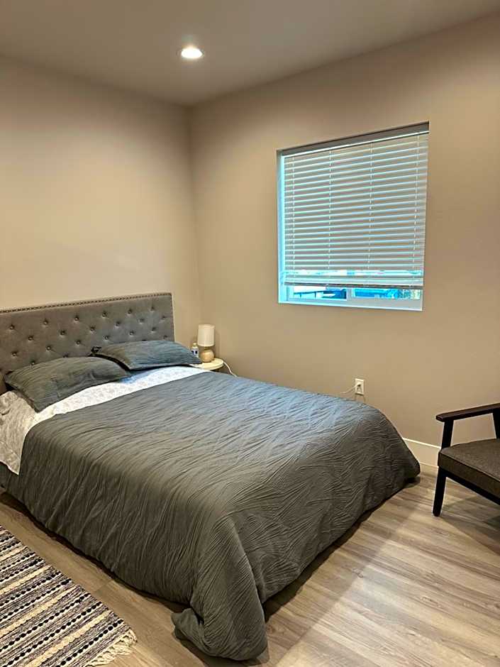 PRIVATE ROOM IN NEW APPARTMENT WITH FULL BATH