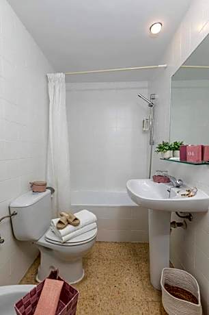 Quintuple Room (5 Adults)