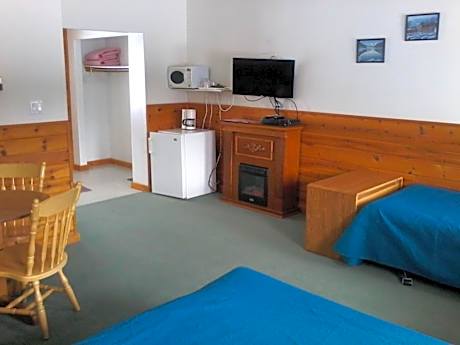 Double or Twin Room with Lake View - Disability Access