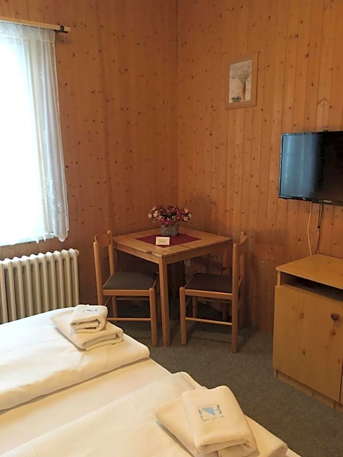 Hotel Tri Ruze