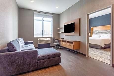 One-Bedroom King Suite