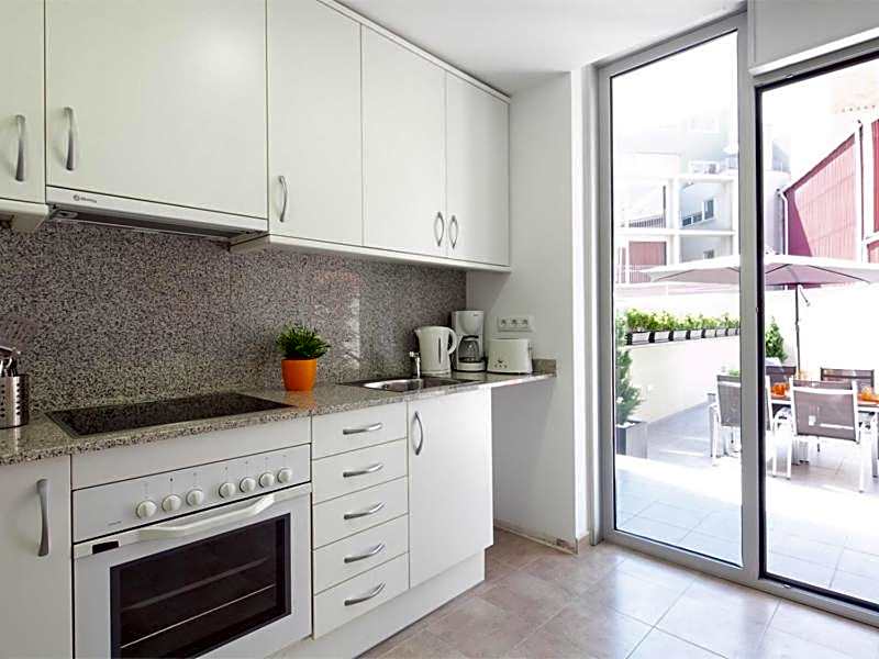 Charmsuites Paralel Apartments