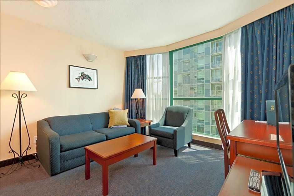 Rosedale on Robson Suite Hotel