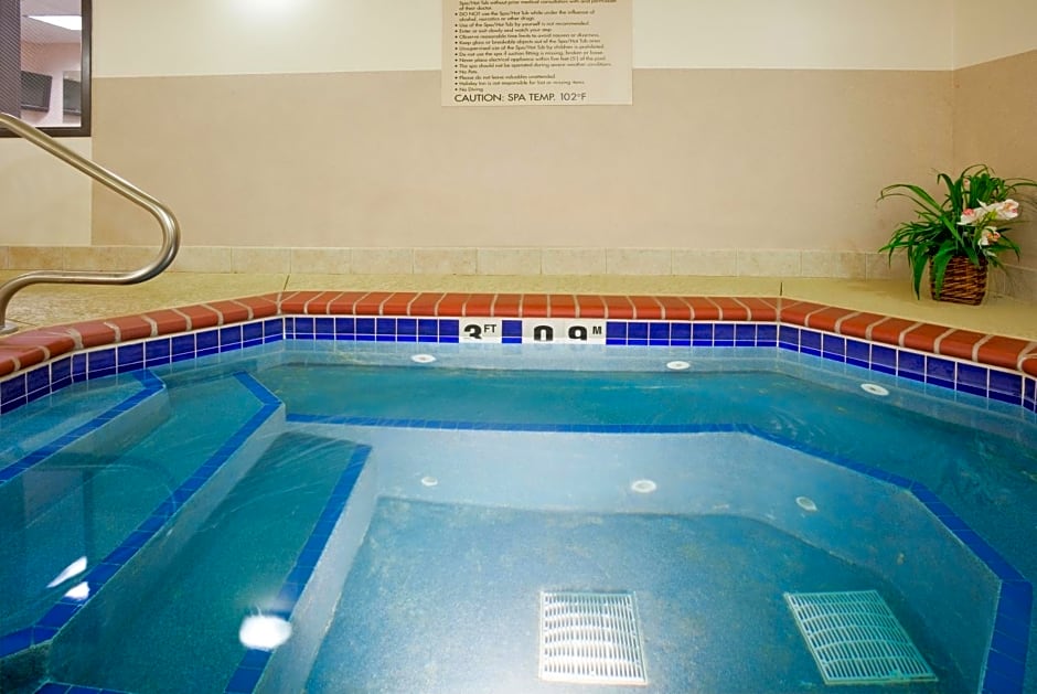 Holiday Inn Express Suites Yankton Hotel By IHG