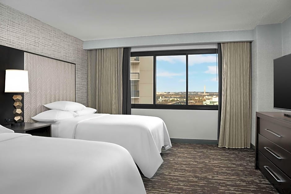 Embassy Suites By Hilton Crystal City - National Airport