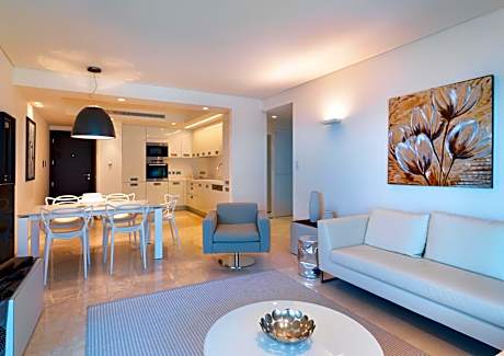 Family Two-Bedroom Suite (2 Adults + 2 Children)