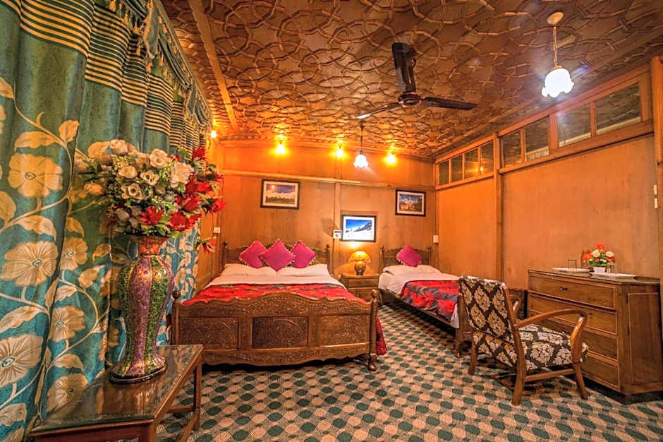 Swan Group of Houseboats, Golden Dal Lake