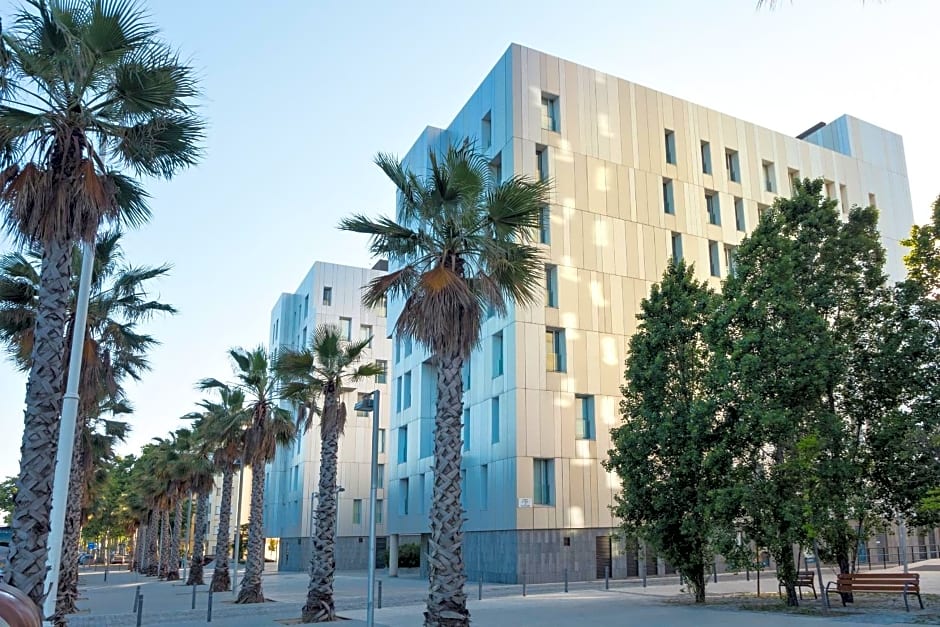 Lugaris Beach Apartments