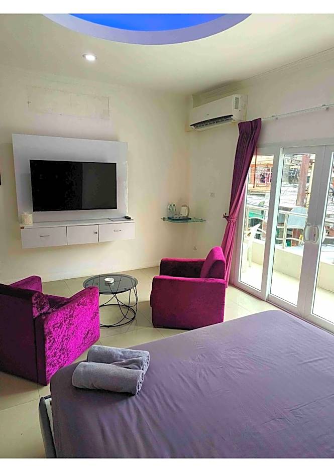 Titanic Residence-7 minute walk to the Beach