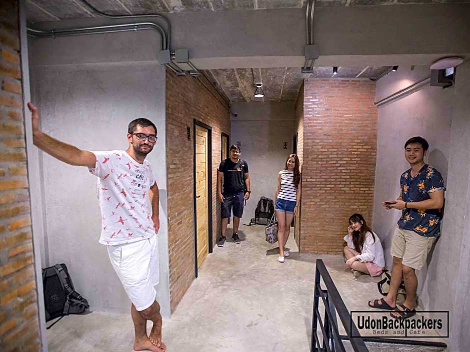 UdonBackpackers Beds and cafe