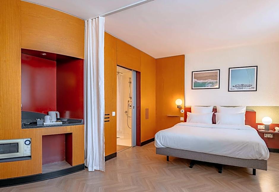 B&B HOTEL Calais Terminal Cité Europe 4 étoiles
