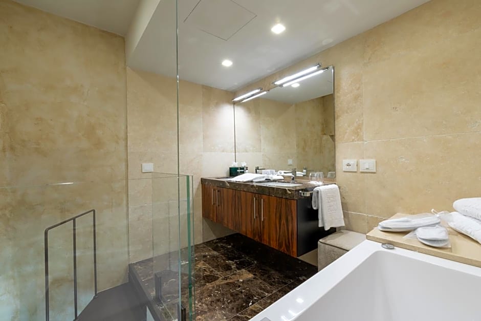 Donati Luxury Tower Suites