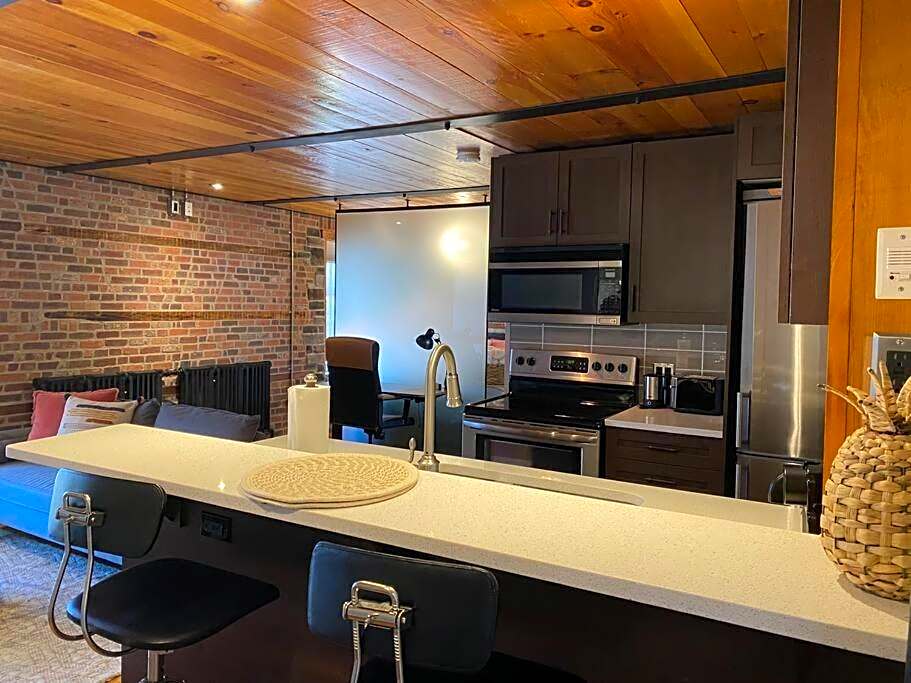 The Lofts #3 - Cozy downtown studio getaway