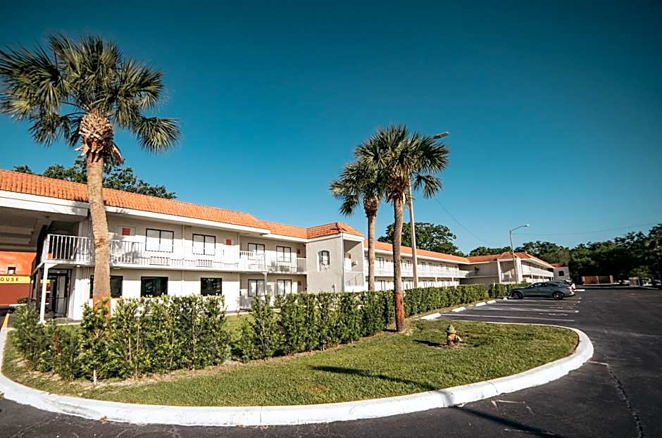 Travelodge by Wyndham Orlando Lake Buena Vista South