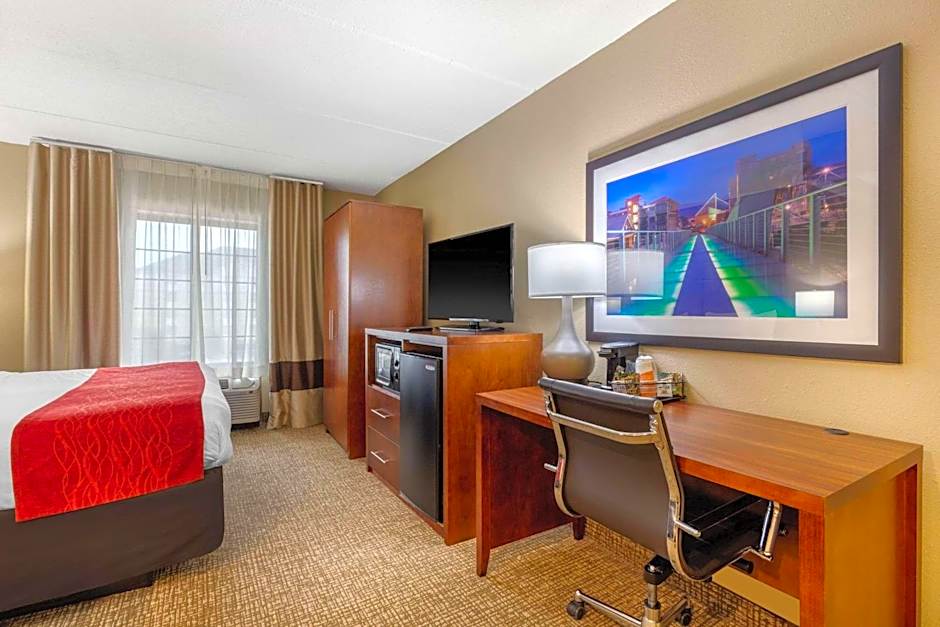Comfort Inn & Suites Hamilton Place
