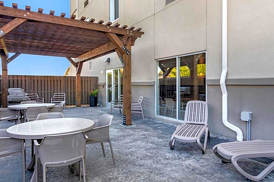 MainStay Suites Great Falls Airport