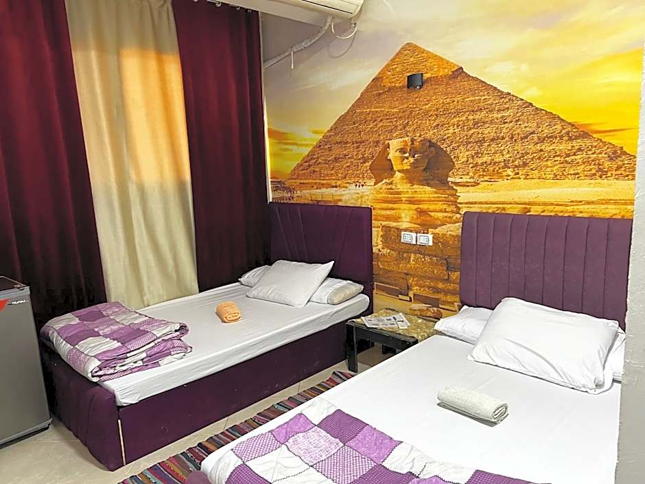 2 Jana Pyramids view inn