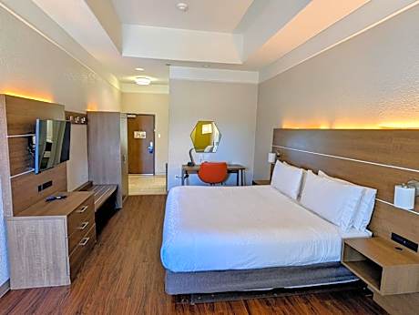 Standard King Room with Roll-In Shower - Mobility Access