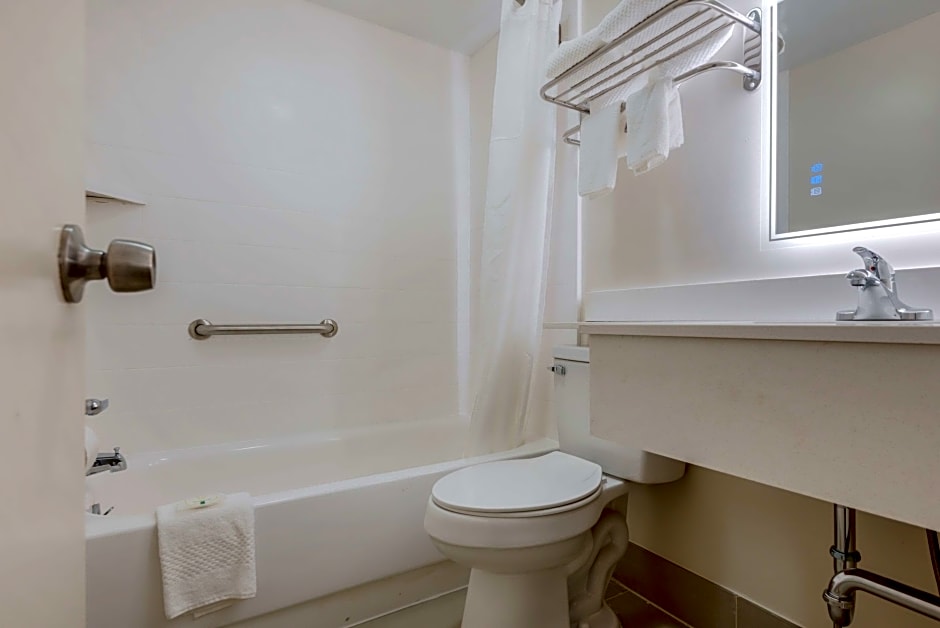 Quality Inn & Suites New Hartford - Utica