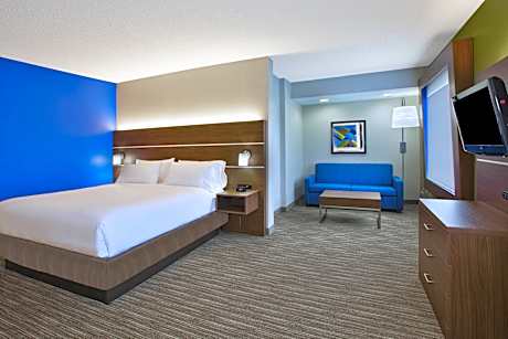 1 King Suite Extra Space