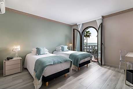 Standard Twin Room with Sea View