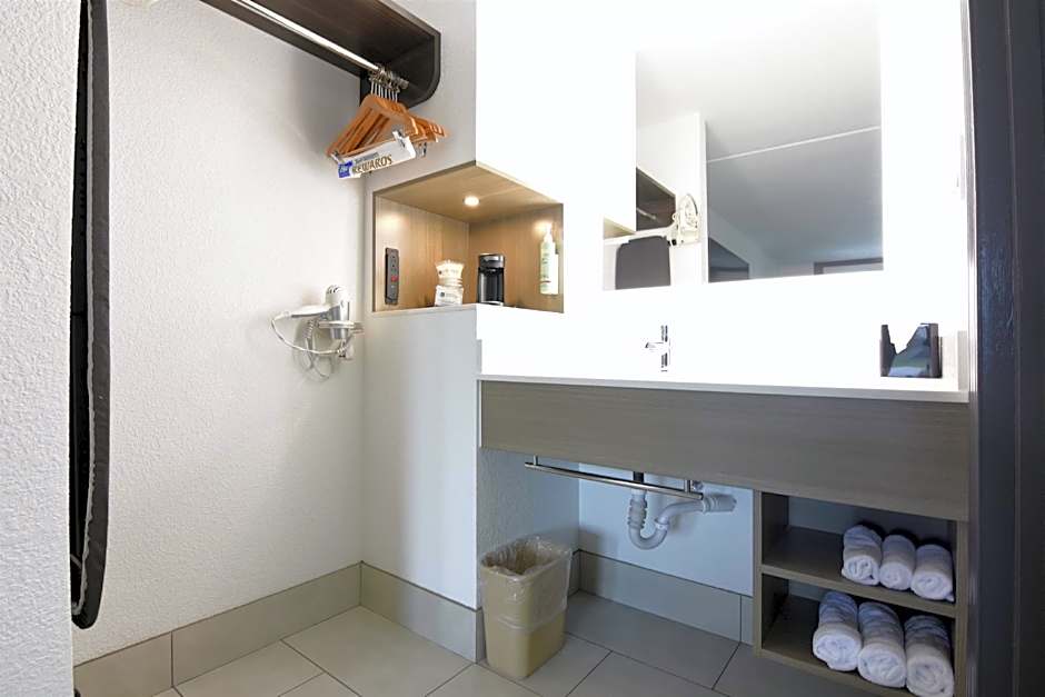 Best Western Point South