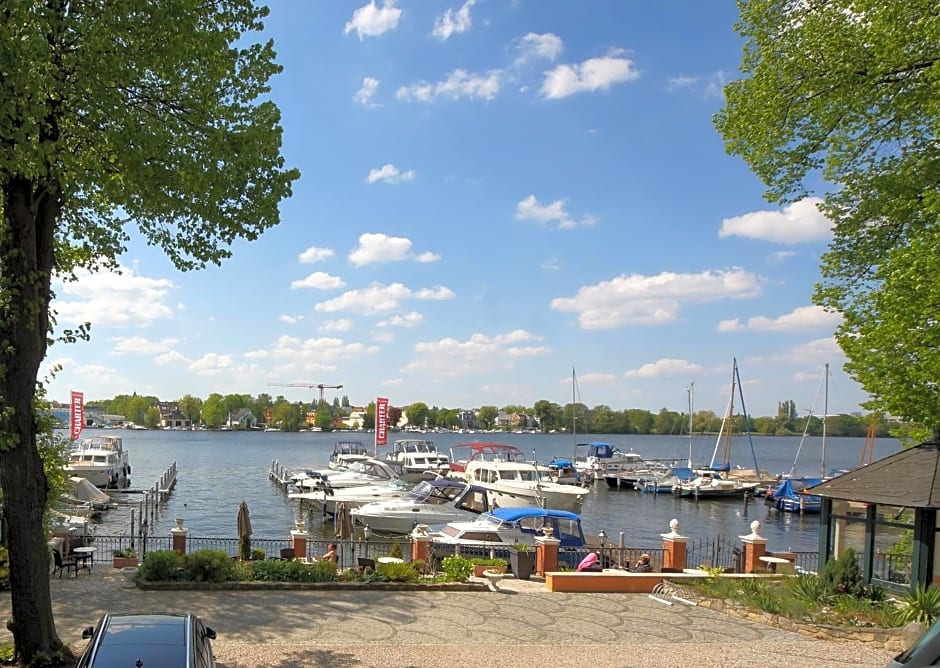 Yacht- , und Reisemobilhafen "Historisches Fährhaus" Wendenschloss