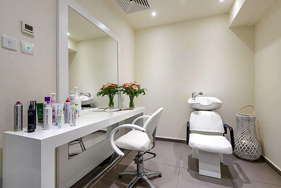 Melpo Antia Hotel & Suites