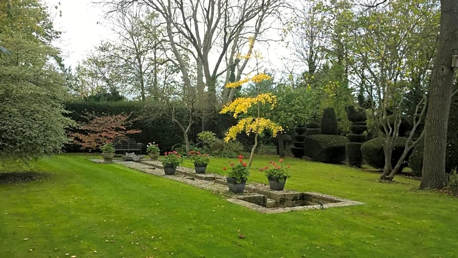 The Lynch Country House