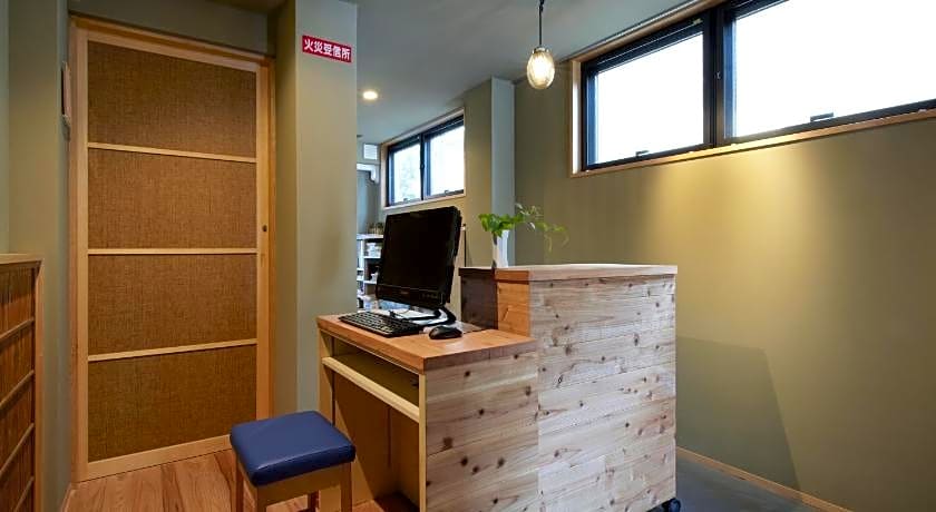 Guesthouse Hyakumanben Cross