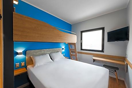 Standard Room with a Double Bed and a Single Bed