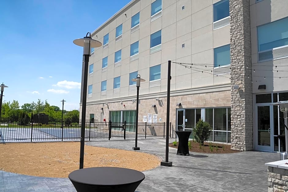 Holiday Inn Express & Suites Chicago Schaumburg By IHG