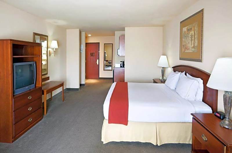 Holiday Inn Express & Suites Kerrville By IHG