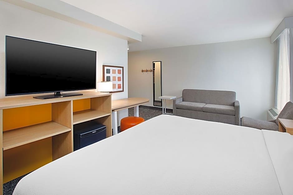 Spark by Hilton Jackson Ridgeland