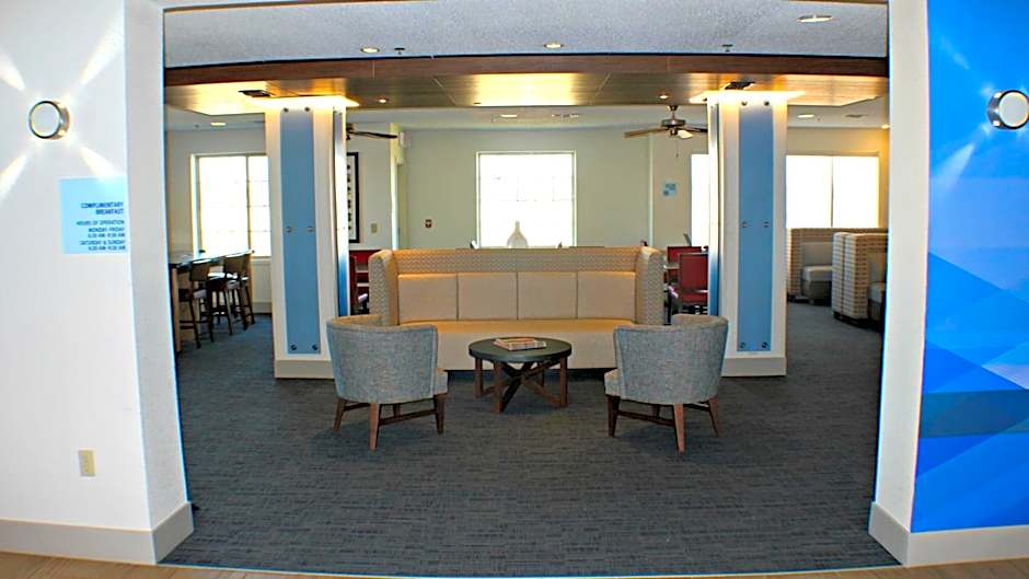 Holiday Inn Express & Suites Plainview by IHG