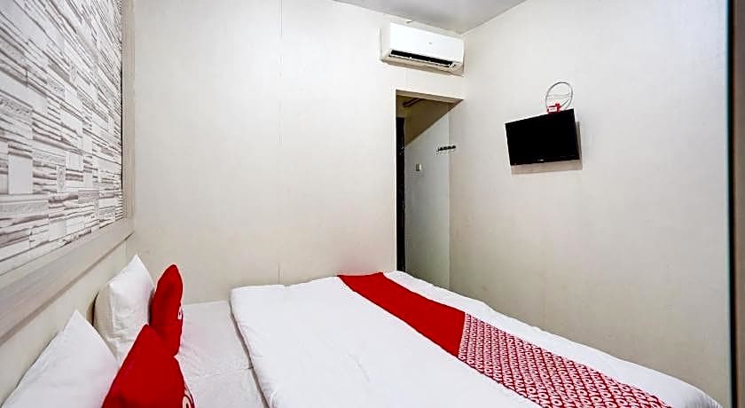 OYO Life 90606 Glass House Citraland Syariah