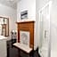 The Old Oak Boutique Hotel