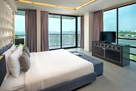 One-Bedroom Suite Sea View
