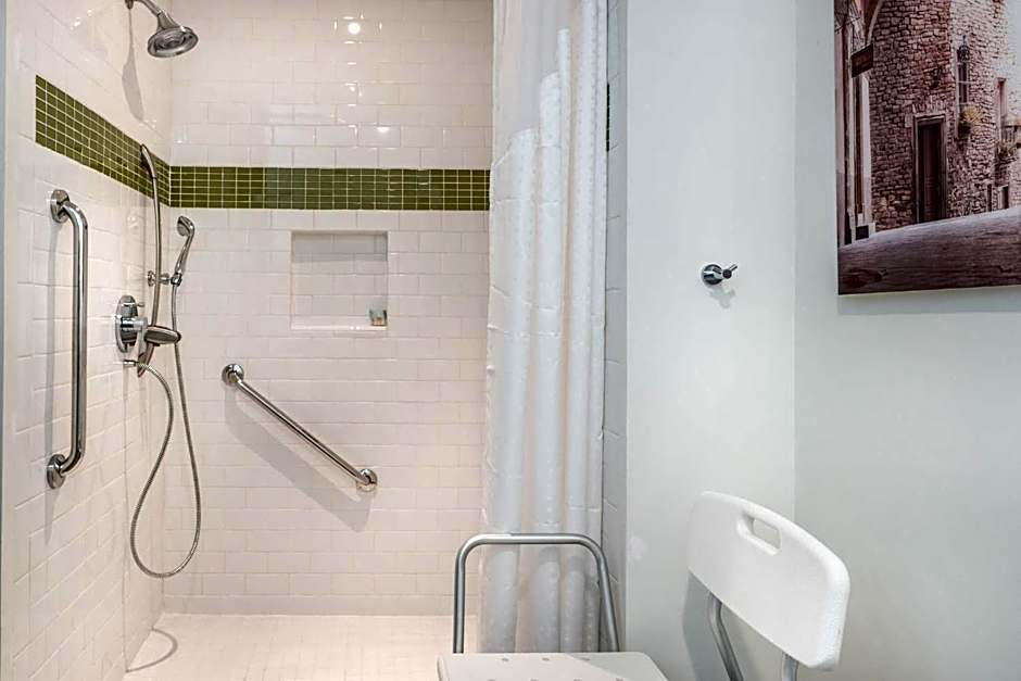 Holiday Inn Express & Suites Leon - Aeropuerto By IHG