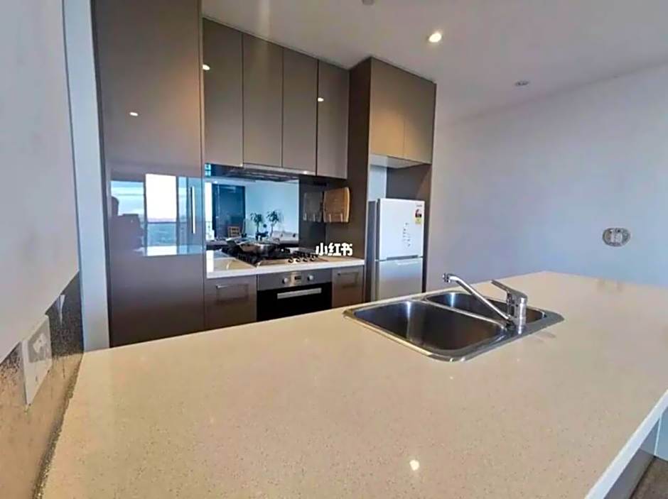 Quiet CBD 3b2b apartment + free parking