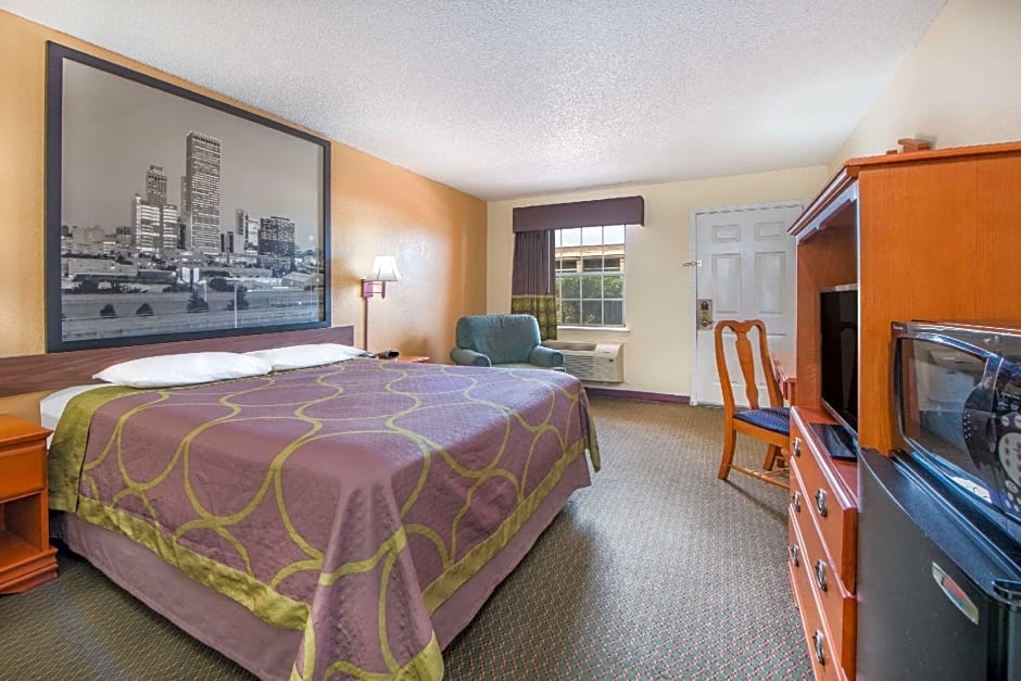 Super 8 by Wyndham Tulsa/Arpt/St Fairgrounds