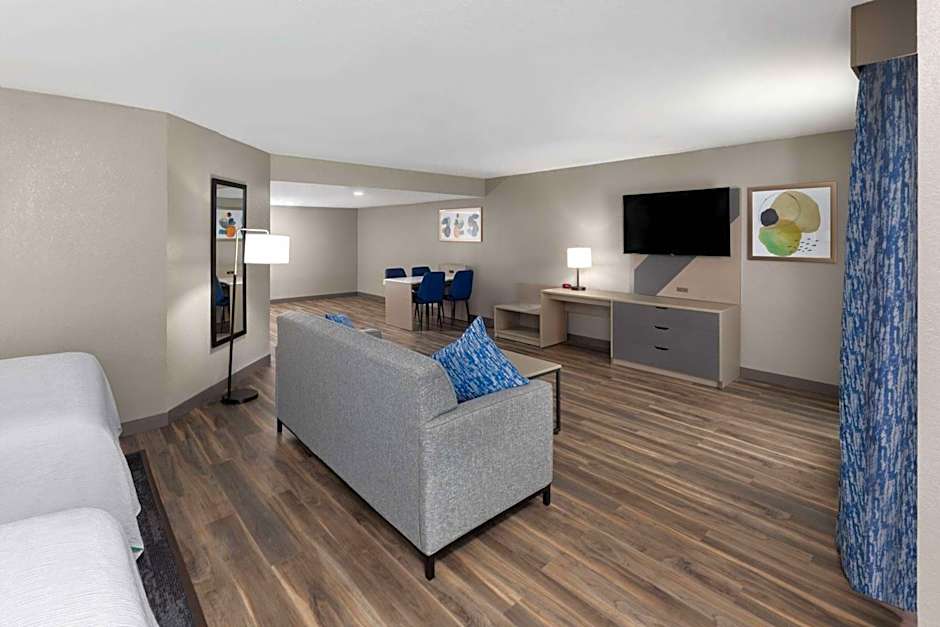 Wingate by Wyndham Sulphur Near Lake Charles