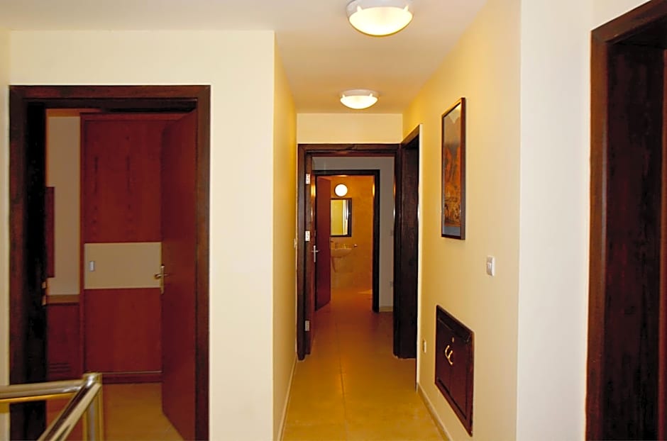 Public Security Hotel & Chalets