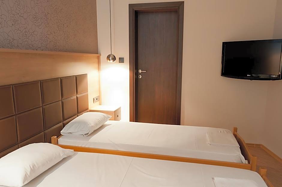 Metropolis Hotel