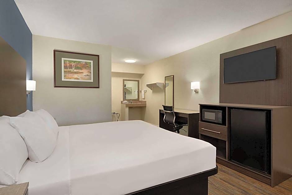 Days Inn by Wyndham Lawton