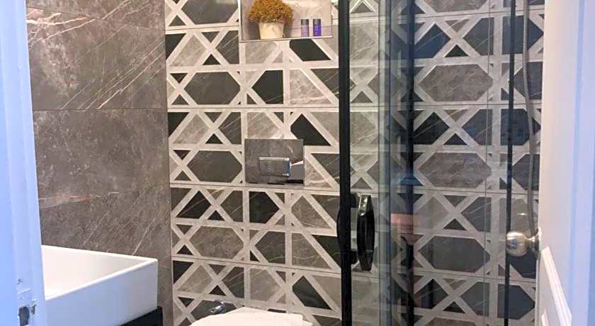 Tom Square Boutique Hotel