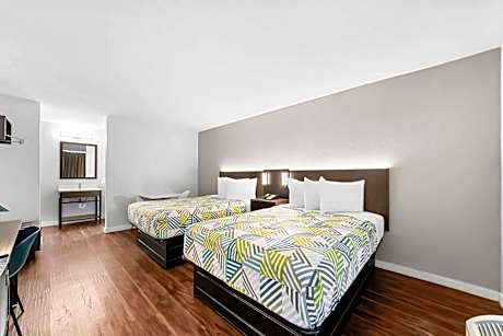 Quadruple Room - Disability Access - Roll in Shower