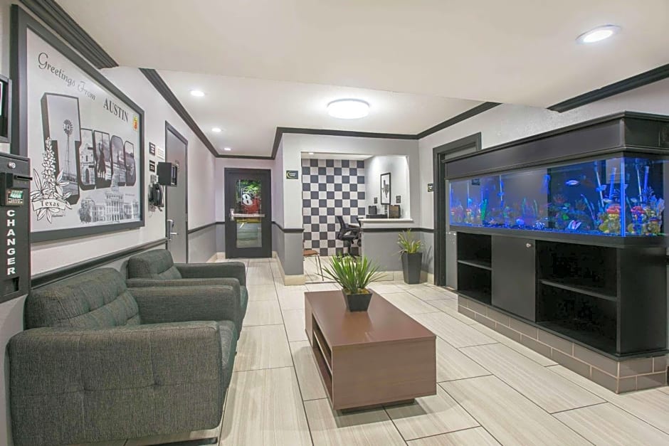 Super 8 by Wyndham Austin University/Downtown Area