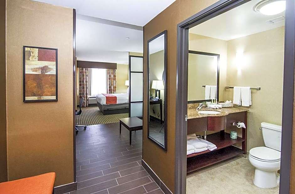 Holiday Inn Express & Suites Elkton - University Area By IHG