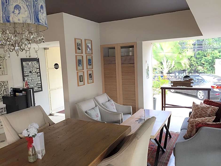 Roosseno Plaza Serviced Apartment